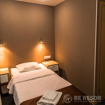 Baget Hotel 4
