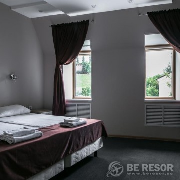 Baget Hotel 5